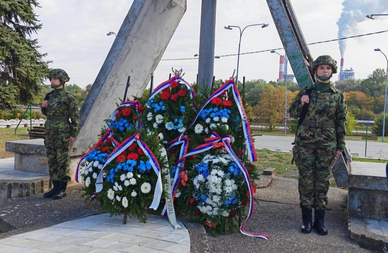У Селу Костолцу, венци у славу ослободилаца у Другом светском рату