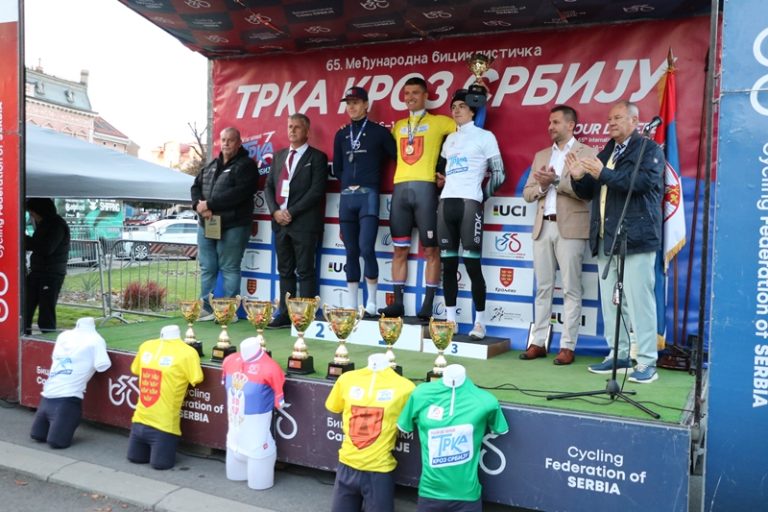 Бициклистичка „Трка кроз Србију“ стартовала у Пожаревцу: Најбољи на прологу Огњен Илић